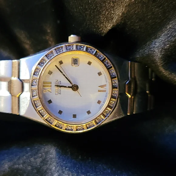 Citizen Eco-drive women\'s watch. Cream colored screen face, Silver&gold band. CITIZEN ECODRIVE Ladies Watch Silver Gold Tone Bracelet WR  main image 3